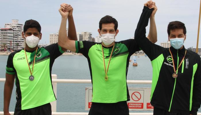 el equipo de los Hermanos Enderica campeones del torneo