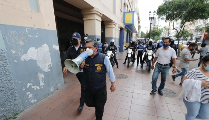 Controles en toda la ciudad para hacer respetar las nuevas medidas.