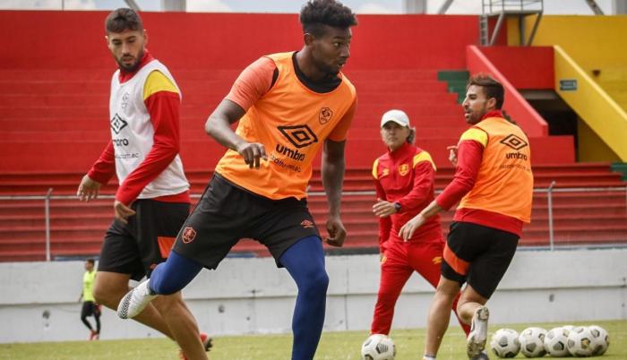 gustavo-vallecilla-aucas-ligapro