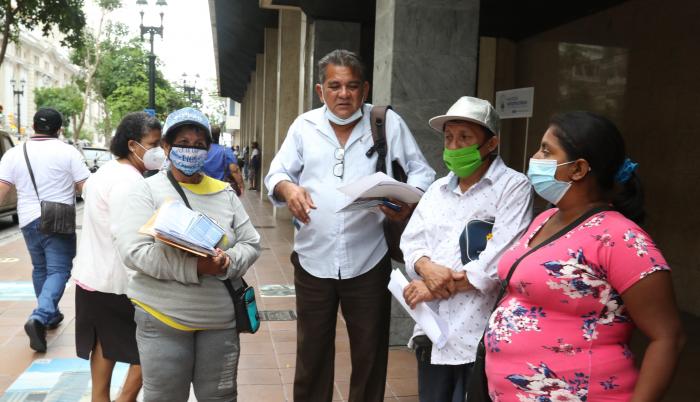 Reclamos al pie de la (33322743)