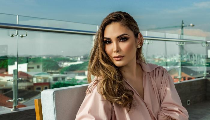 Karla González.