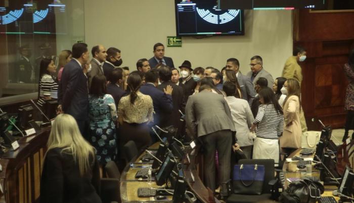 Correístas en su esquina de la Asamblea
