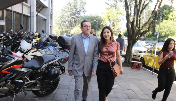FERNANDO CEDEÑO Y PAMELA AGUIRRE EN LA FISCALIA