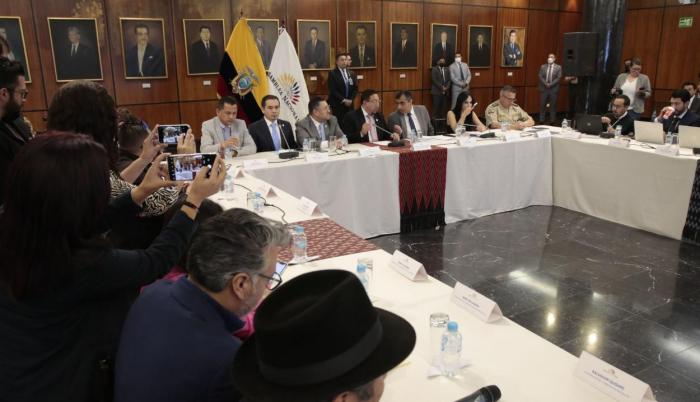 Asamblea- seguridad- mesa