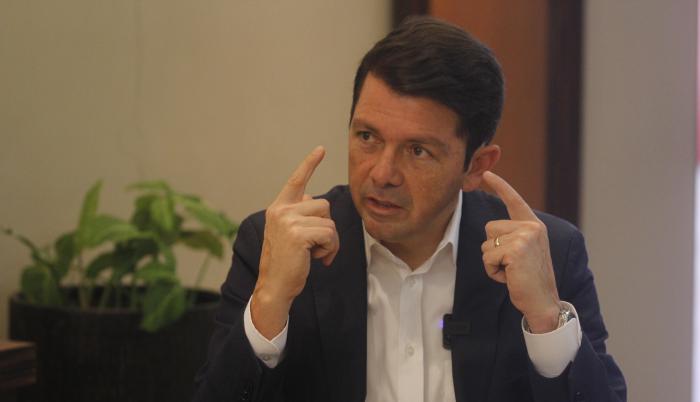 entrevista a Ministro (9758122)