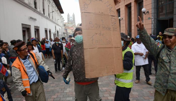 Parodia protestas octubre centro Quito