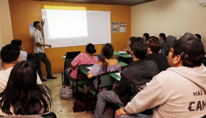 Preparación. Muchos jóvenes se quedan sin ir a la universidad, a pesar de rendir el examen Ser Bachiller