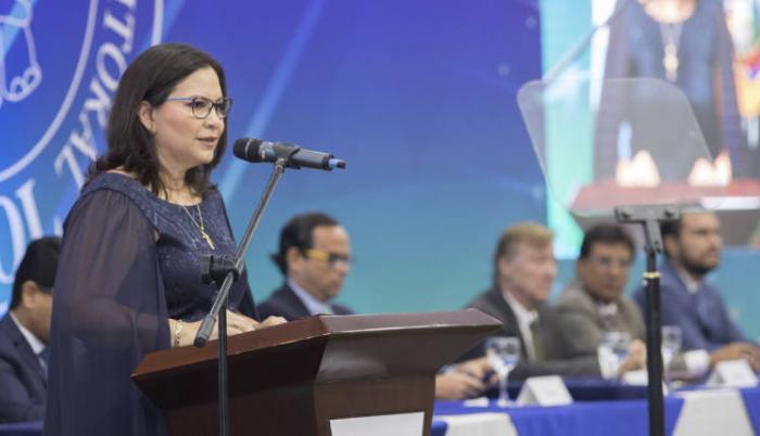 La rectora de la Espol, Cecilia Paredes, durante la sesión solemne de aniversario del 29 de octubre pasado
