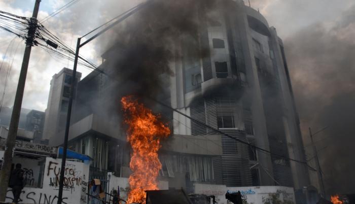 incendio contraloria protestas paro