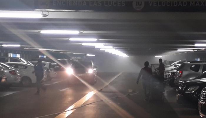 incendio auto parqueo mall del sol