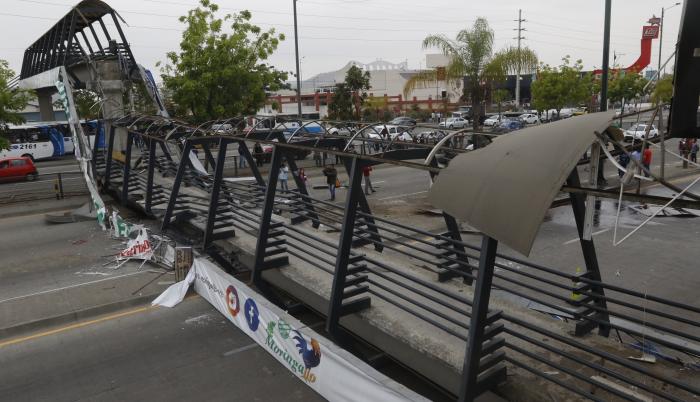 Puente autopista Narcisa de Jesús