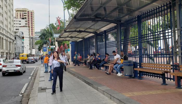 PARADA DE BUSES 9 DE OCTUBRE