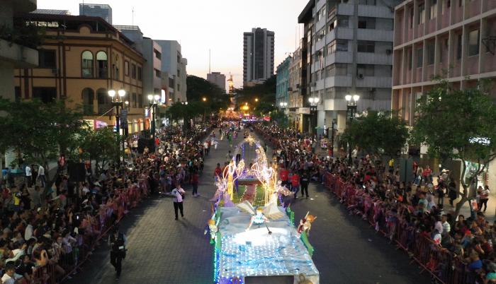 desfile guayaquil luces led