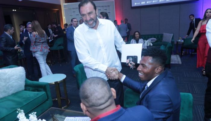 Pedro Ortiz dialoga con Nassib Neme