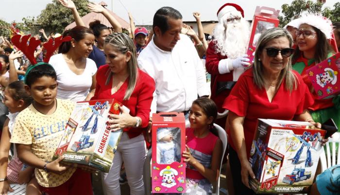 Festejos navideños continúan en el feriado