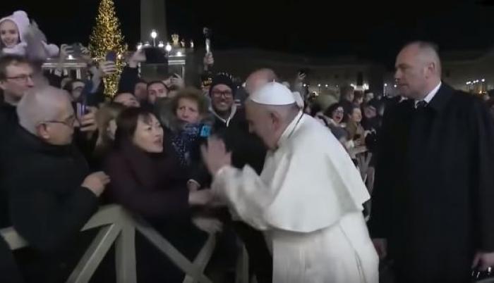 papa-golpea-mujer-francisco