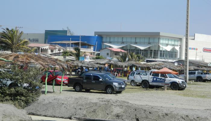 VEHICULOS ESTACIONADOS EN EL ESTERILLO