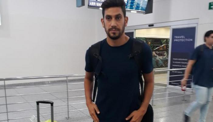 El uruguayo Bruno Piñatares luego de su arribo a Guayaquil para firmar con Barcelona.