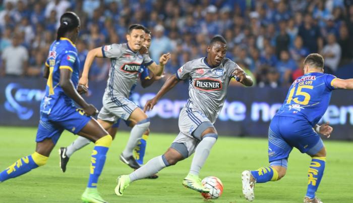 emelec-delfin-1
