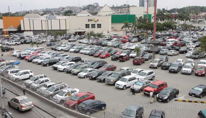 parqueos centro comercial policentro