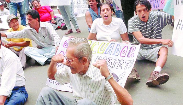 Protesta fuera de banco 1