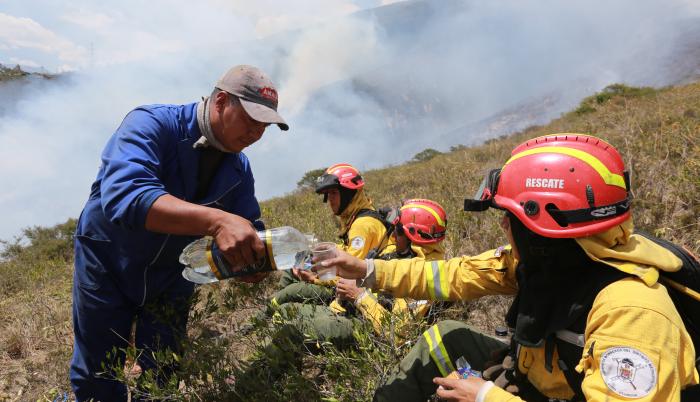 incendio casitagua bomberos quito