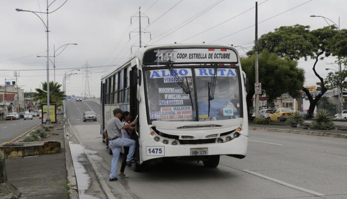 BUSESE RECOGEN PASAJE