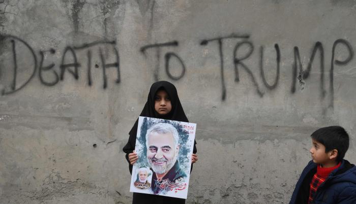 Lahore. Una niña participa en una marcha reciente en Pakistán.