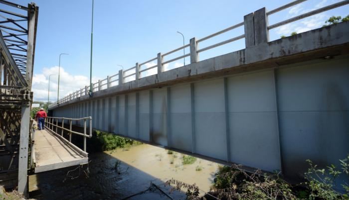 puente sobre el rio jama