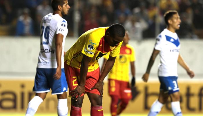 Jugadores de Aucas después de quedar fuera de Copa Sudamericana en Quito.