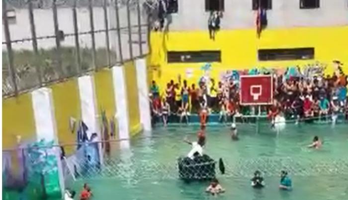 turi carcel piscina lluvias