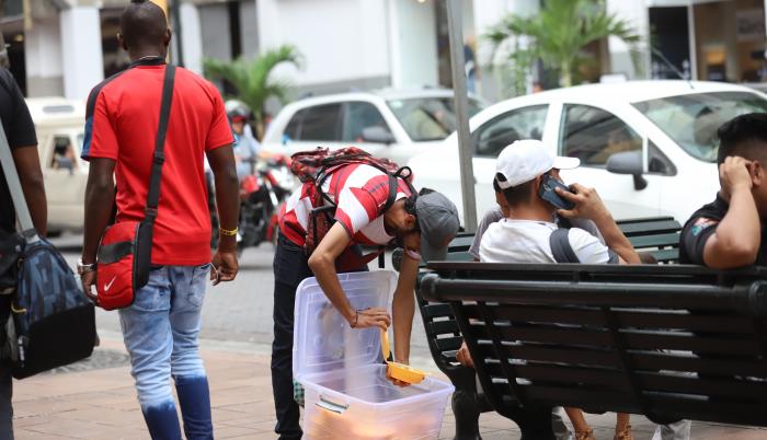 Venta de comida a un dólar