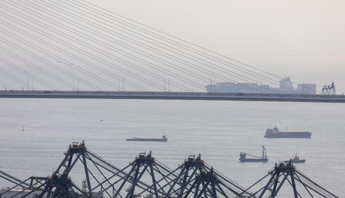 Global shipping slows