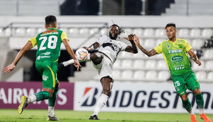 Emmanuel Adebayor - Olimpia