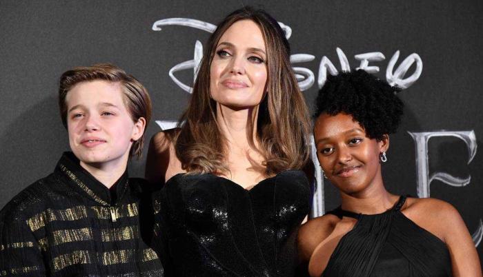 angelina-jolie-daughters-hospital-t