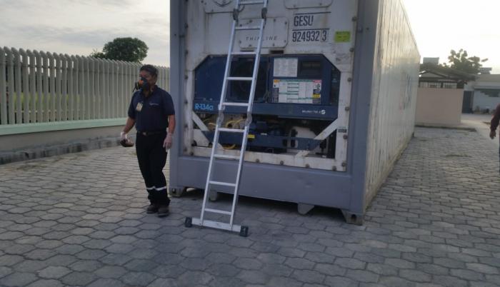 Santa Elena. Un frigorífico se instaló en el hospital Liborio Panchana. Tema y foto: Joffre Lino