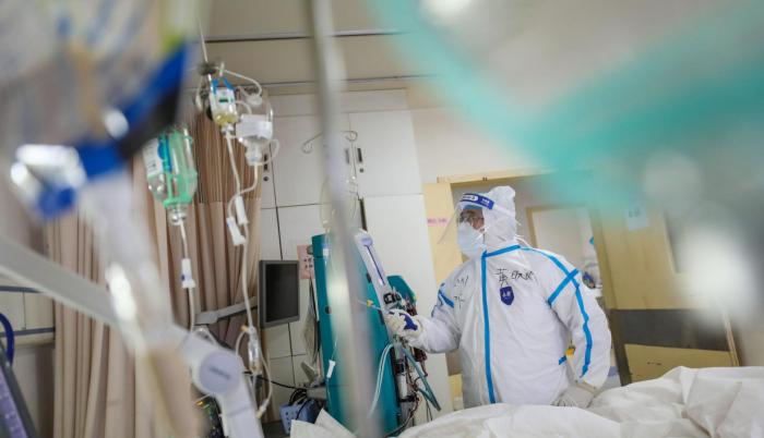 200308080946-coronavirus-hospital-worker-full-169