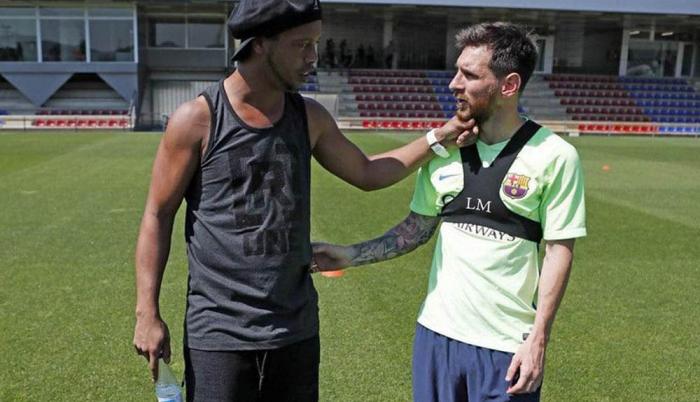 Messi y Ronaldinho 01