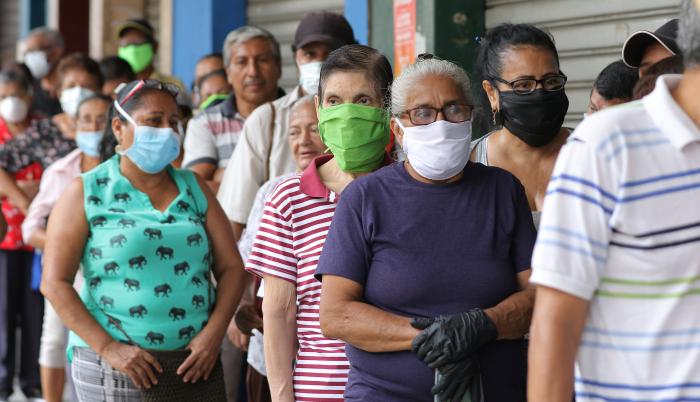 ancianos en cobro de (31605895)