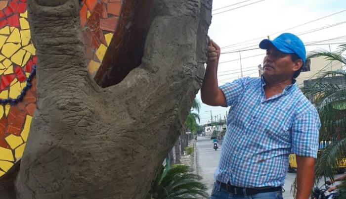 MANO GIGANTE