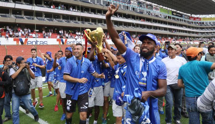 EMELEC_GANA_SU_TRICAMPEONATO_NACIONAL_(23791175731)