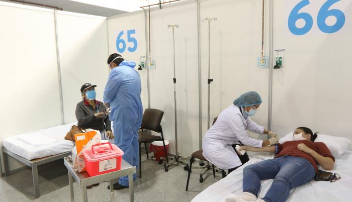 pacientes en el centro de convenciones