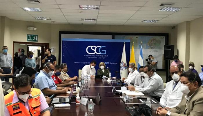 Mesa del COE Cantonal de Guayquil en reunión, en el norte de la ciudad.