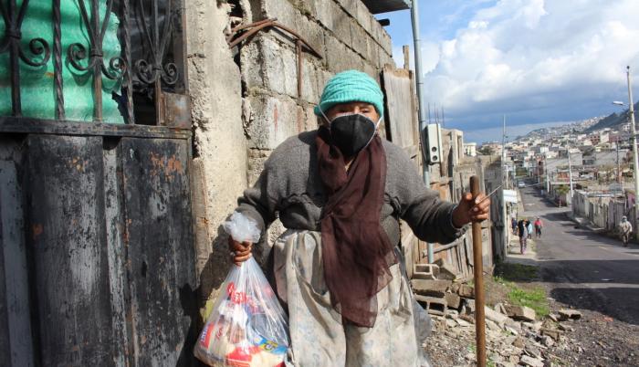entrega de kits alimenticios en Quito