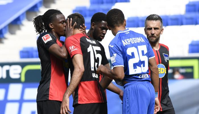 Beso-Boyata-defensa-Bundesliga