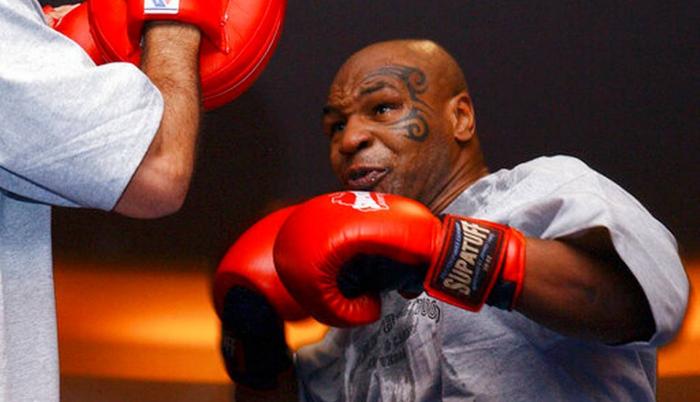 MIKE-TYSON-PELEA-RING