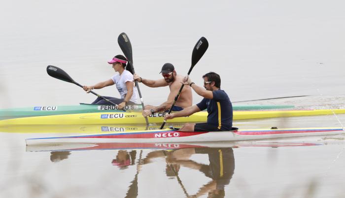 Ecuador kayak canoa entrenamiento coronavirus