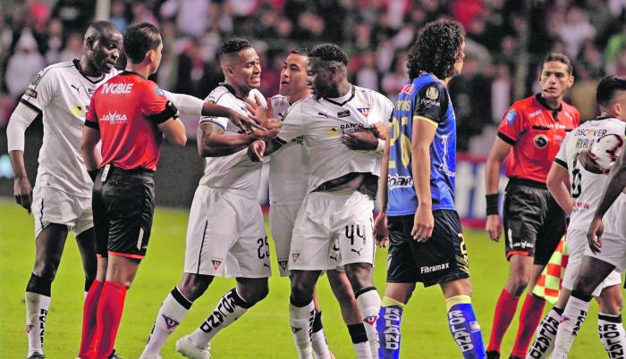 Liga-de-quito-y-delfín