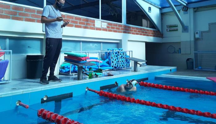 esteban-enderica-piscina-deporte-natación
