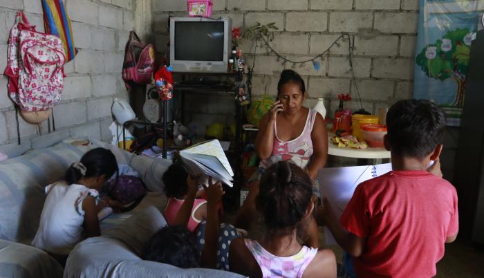 Estudiantes sin computadora